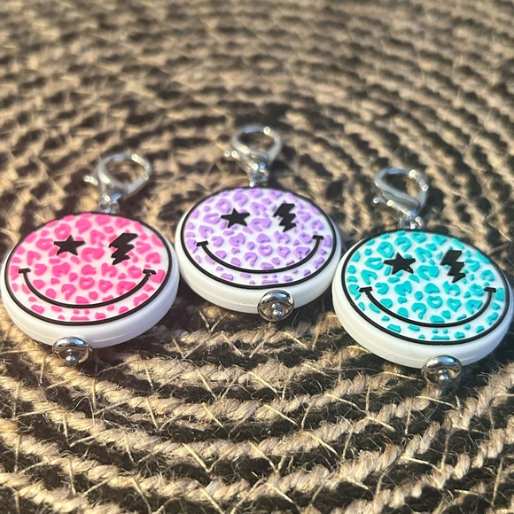 Smiley Face Charm - Picture 2 of 2